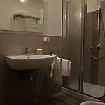 旅行者2号旅馆 招待所 斯培西亚